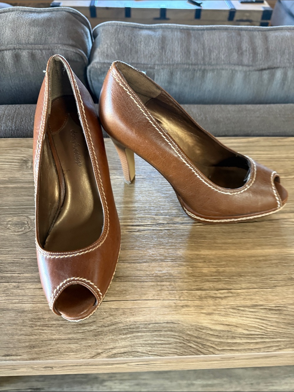 Vintage Daisy Fuentes Peep-Toe Heels - Picture 4 of 4
